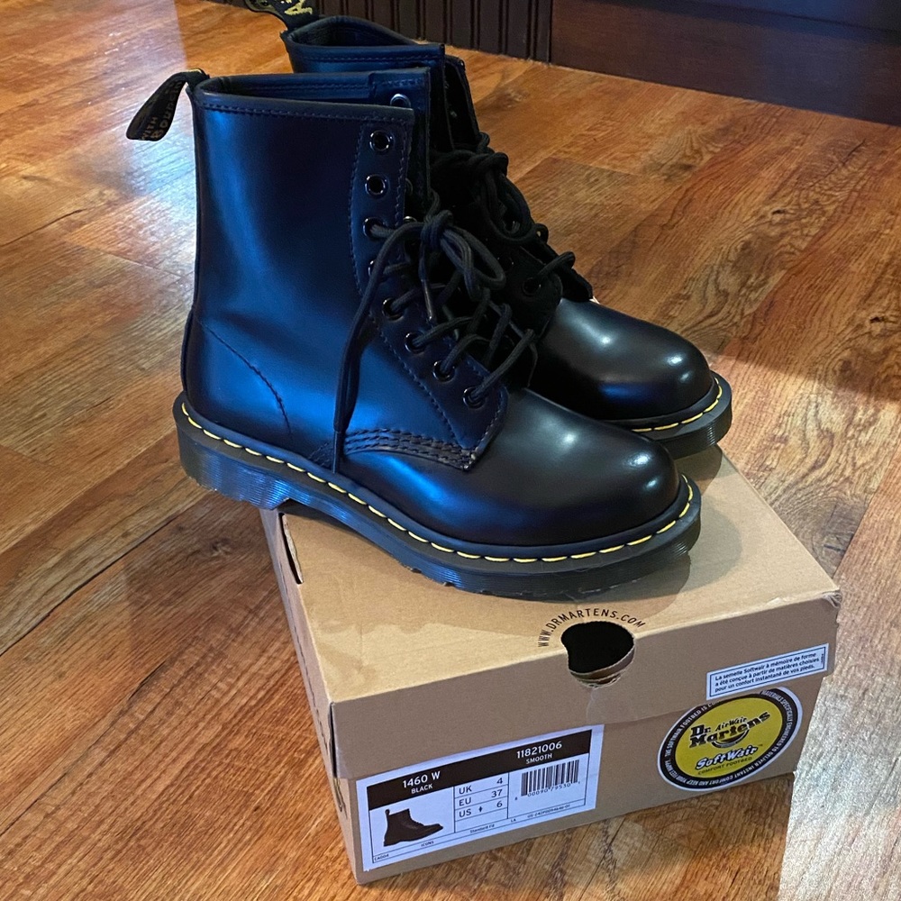 Brand new in box never worn Dr Martens 1460 smooth with softwair. Super cute!!!